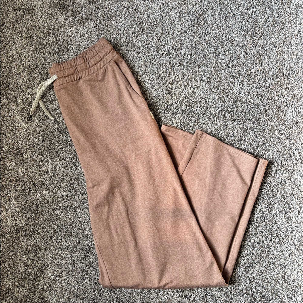 Vuori Halo wide leg pants - short